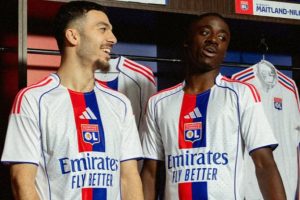 Les équipementiers de l&rsquo;Olympique Lyonnais : l&rsquo;histoire des maillots de l&rsquo;OL